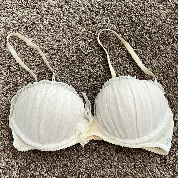 Victoria Secret's Bra - Picture 1 of 3